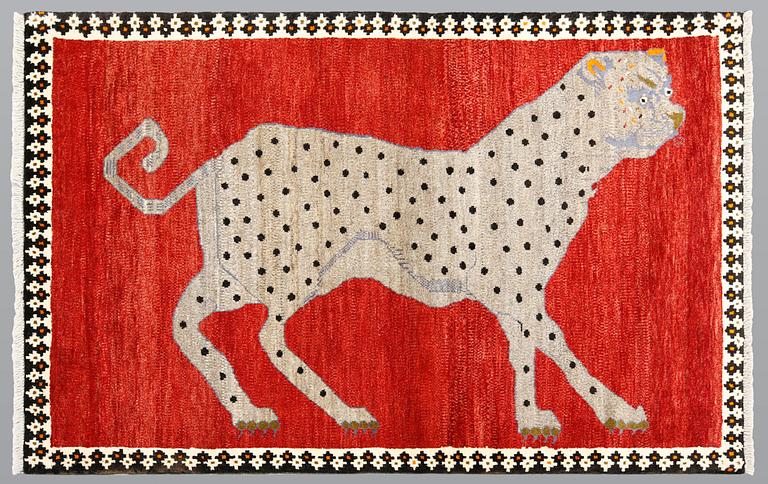 A pictioral Kashgai rug, ca 155 x 105 cm.