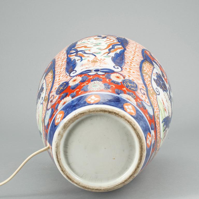 BORDSLAMPA, porslin. Japan, 1900-tal.