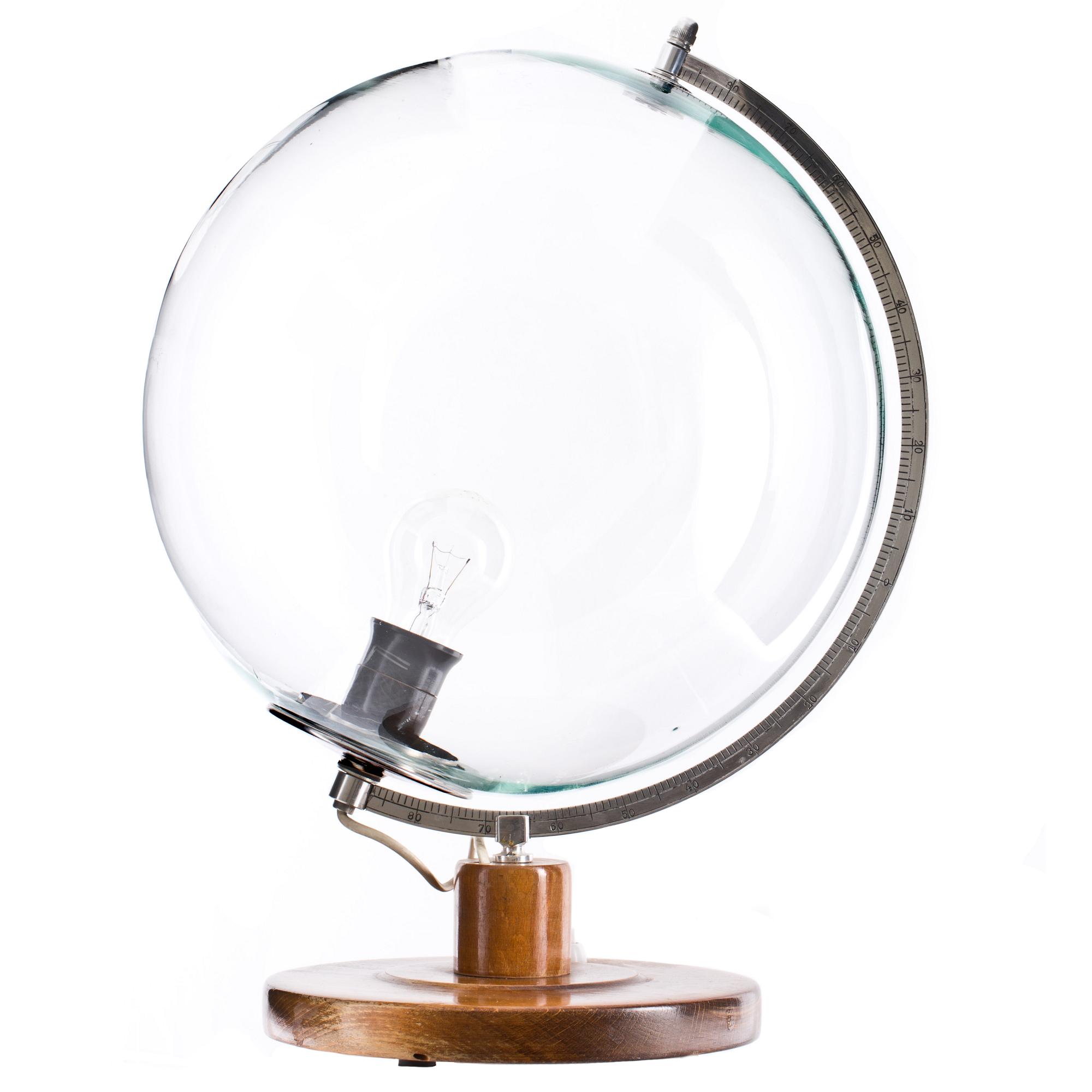 BORDSLAMPA, omarbetad jordglob, ursprungligen 1950/60-tal.