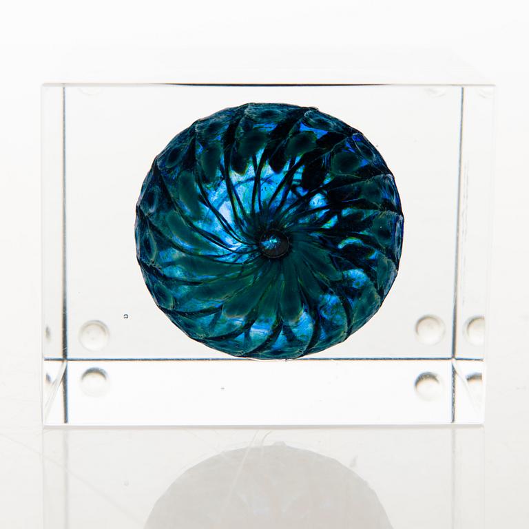 OIVA TOIKKA, AN ANNUAL CUBE, glass, signed Oiva Toikka Nuutajärvi.