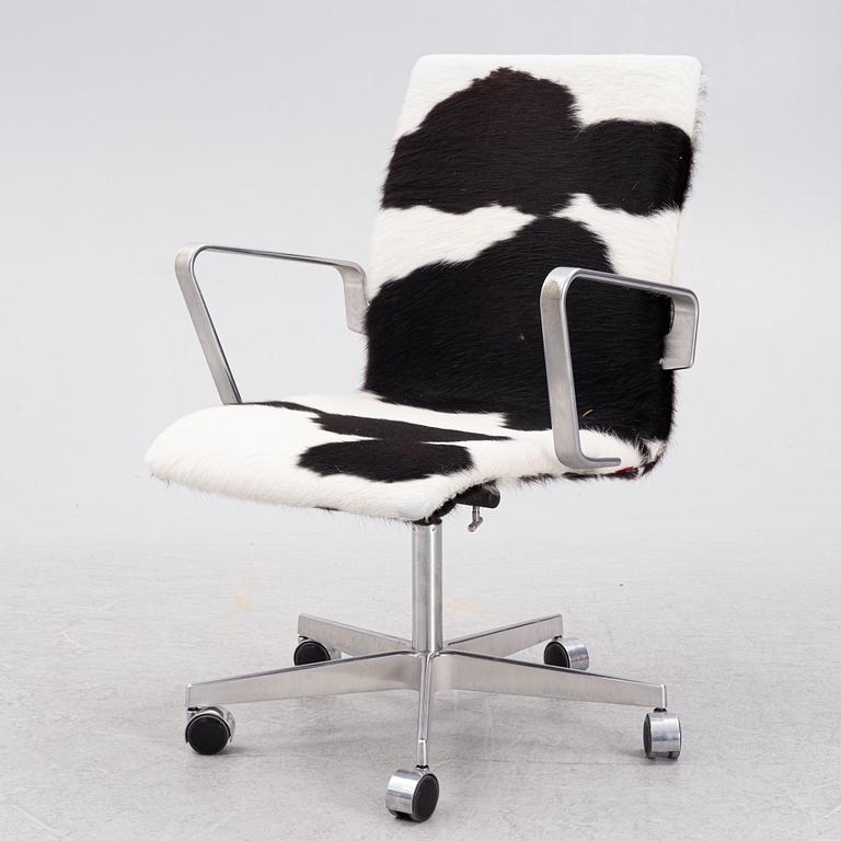 Arne Jacobsen, an 'Oxford' chair, Republic of Fritz Hansen, dated 2008.