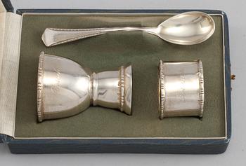 DOPSET, 3 delar, silver, svenska importstämplar. Vikt 42 g.
