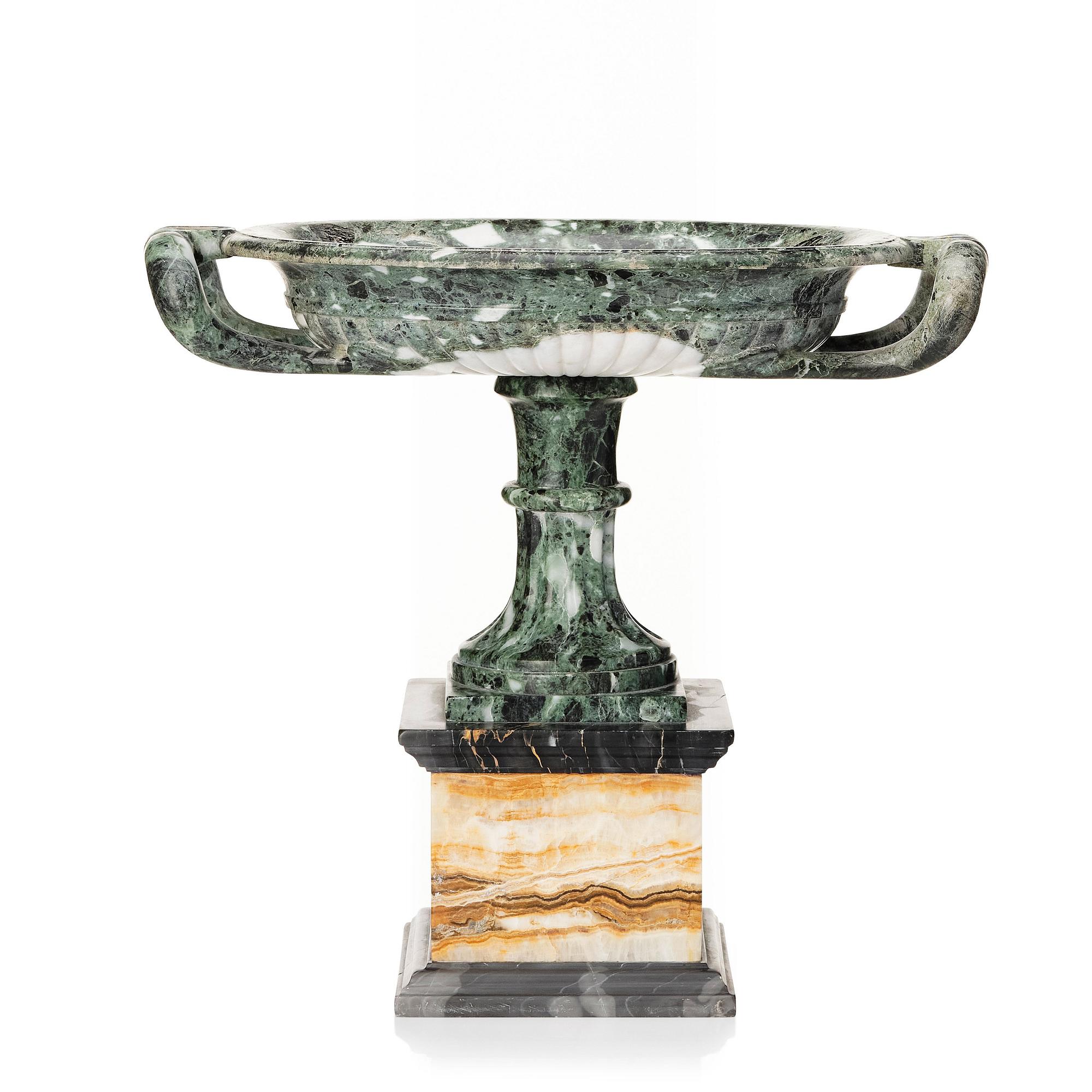 A presumably Italian marble and onyx tazza, around year 1900.