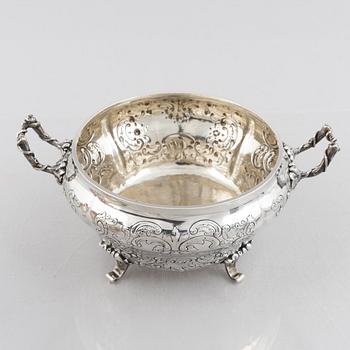 A silver tureen with lid, French export mark, Rococo style, circa 1900.