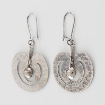 Tapio Wirkkala, ett par örhängen "Omena", sterlingsilver, för Kultakeskus.