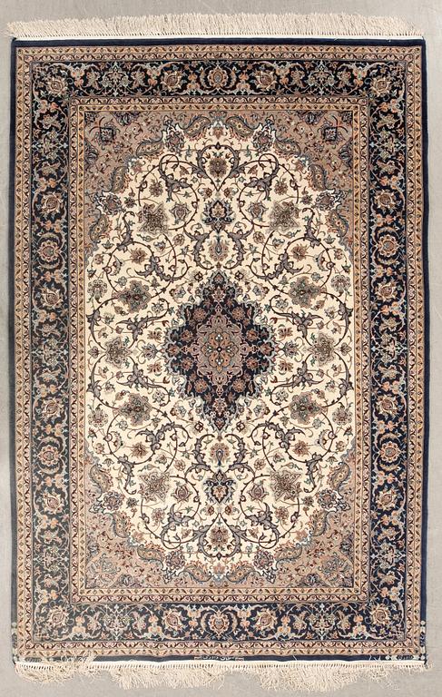 An Isfahan rug, central Persia  signed Davari, 225 x 148 cm.