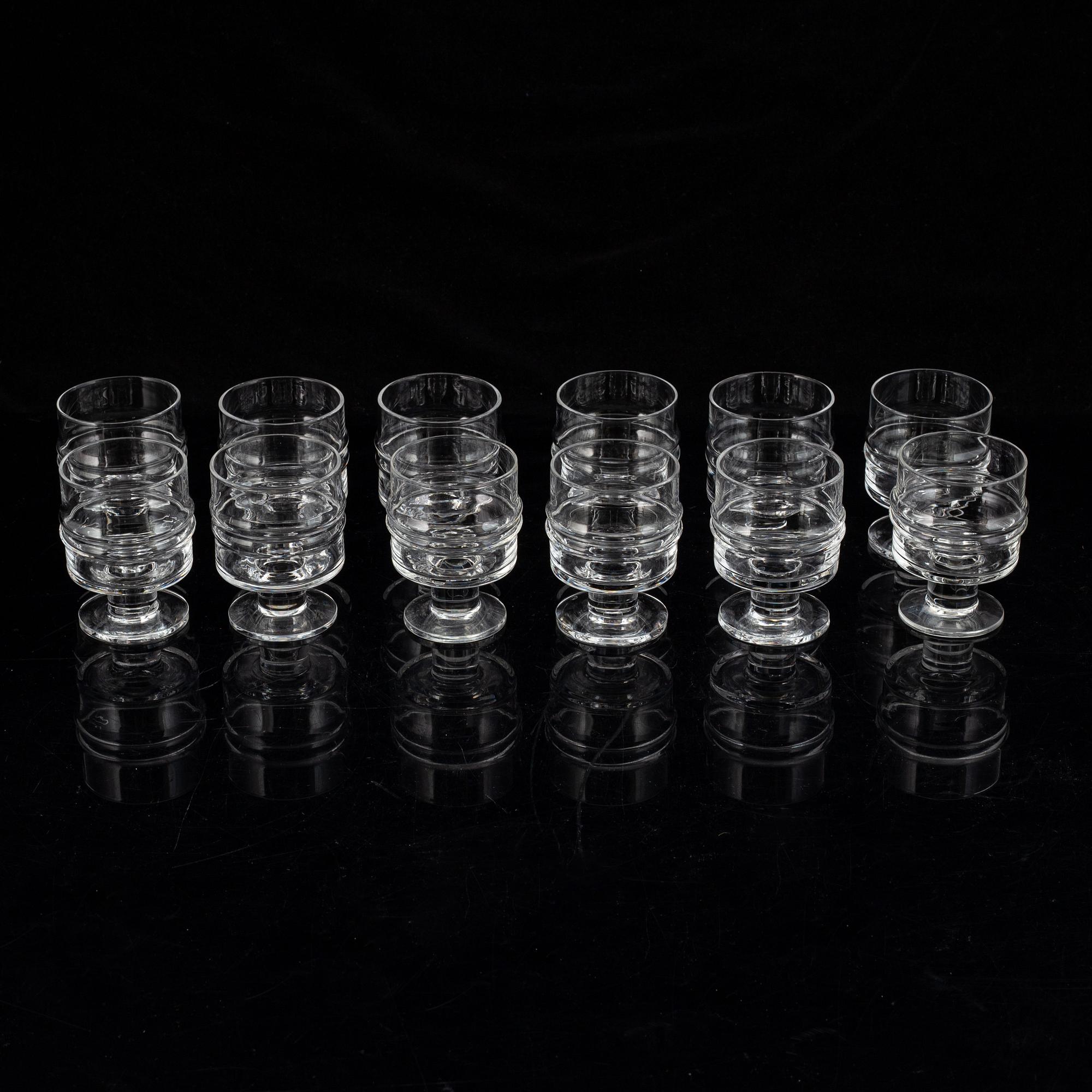 TIMO SARPANEVA, a set of 12 Pisaranrengas /Drop ring / Ripple glasses, Iittala.