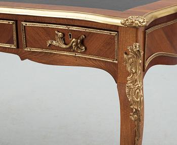 SKRIVBORD, rokokostil, 1900-talets andra hälft.