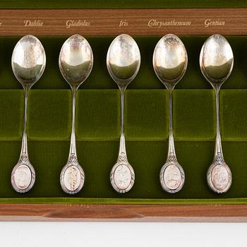 John Pinches Ltd, collector's spoons, 12 pcs, silver, Sheffield, England 1975.