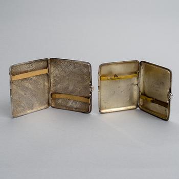 CIGARETTETUIER, 2 st, silver, Åbo 1924 samt Vasa 1921. Tot vikt 310 g.