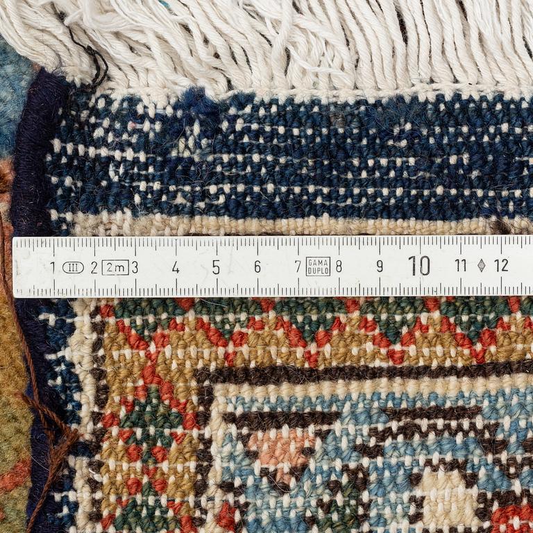A carpet, semi-antique Heriz, ca 464 x 358 cm.