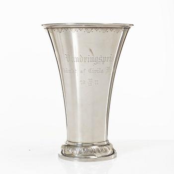 A silver beaker, CG Hallberg, Stockholm, 1911.