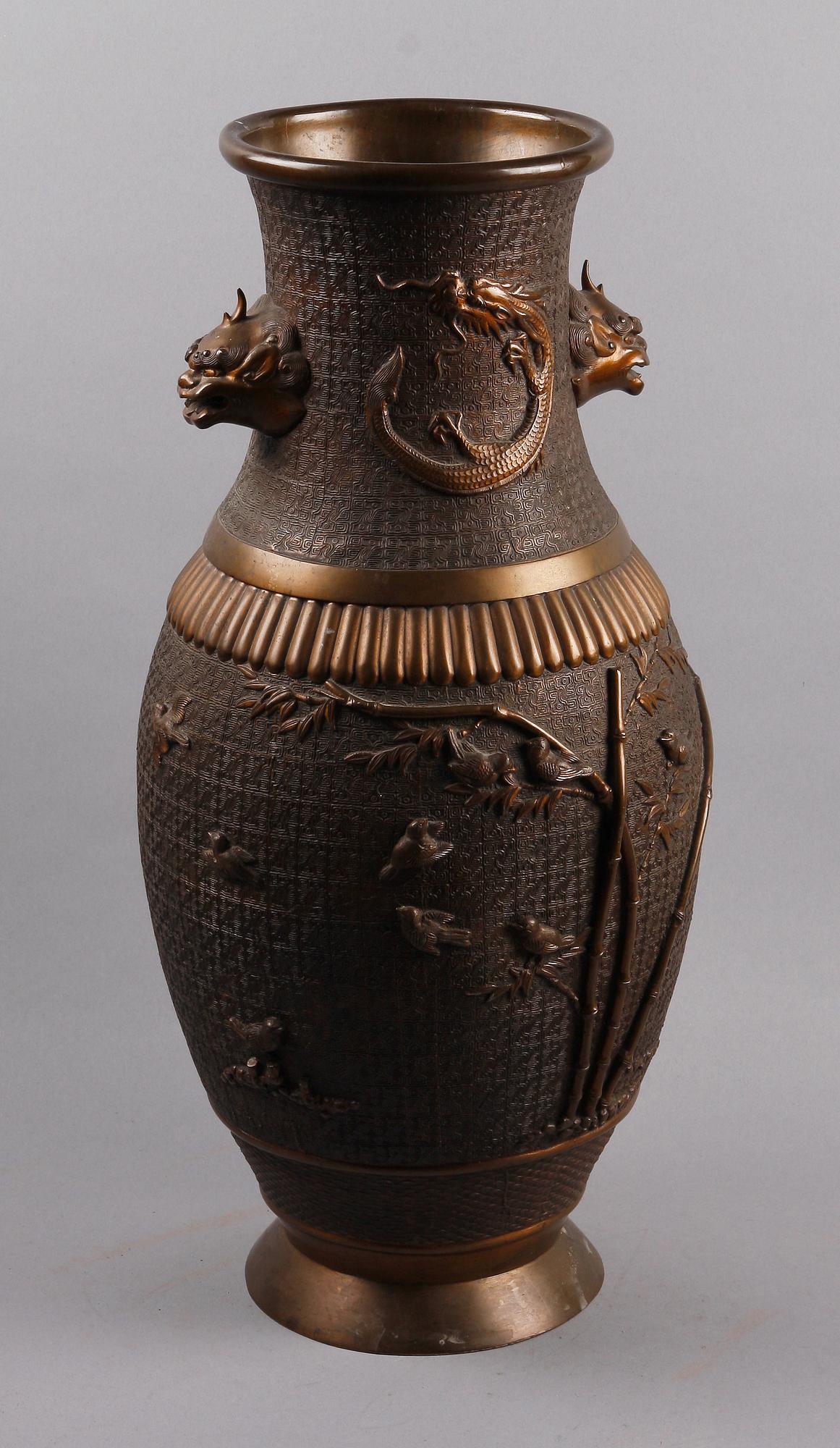 GOLVURNA, metall. Orientalisk.