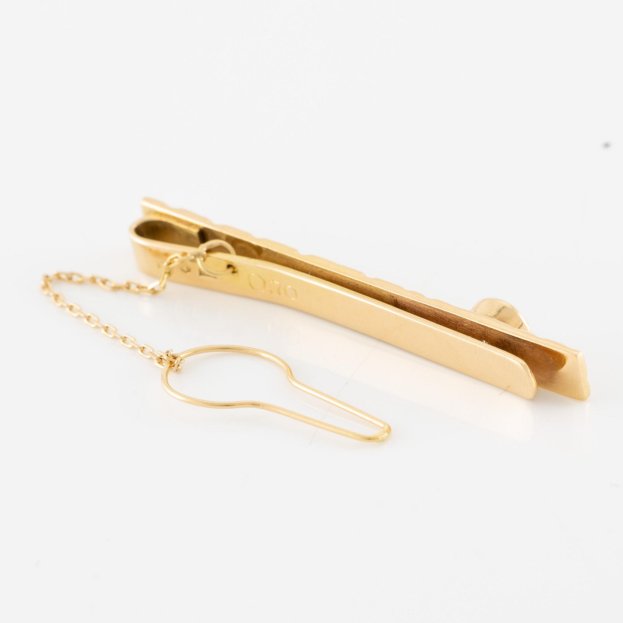 Tie pin 18K gold with a round brilliant-cut diamond, 0.70 ct according to engraving.