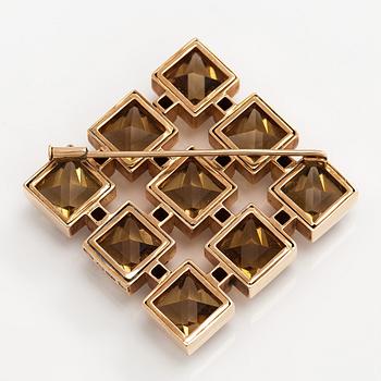 Olavi Nupponen, brosch, fasettslipade rökkvartser och granater, 14K guld, Kaunis Koru.