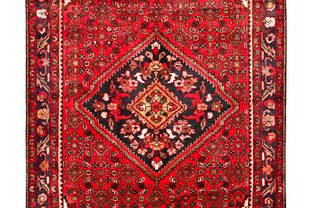 A Hamadan carpet, c. 299 x 159 cm.