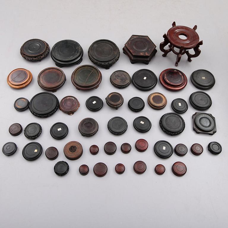 SAMLING VASSTÄLL SAMT LOCK för ostindiskt porslin, 1800-/1900-tal.