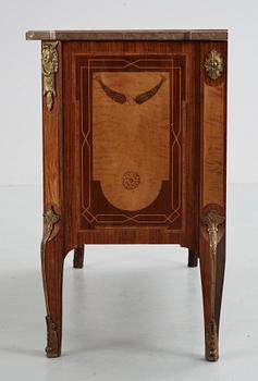 BYRÅ, gustaviansk stil, 1900-talets första hälft.