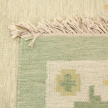 MATTA, rölakan, monogramsignerad EC, 1900-talets andra hälft. 240x168 cm.