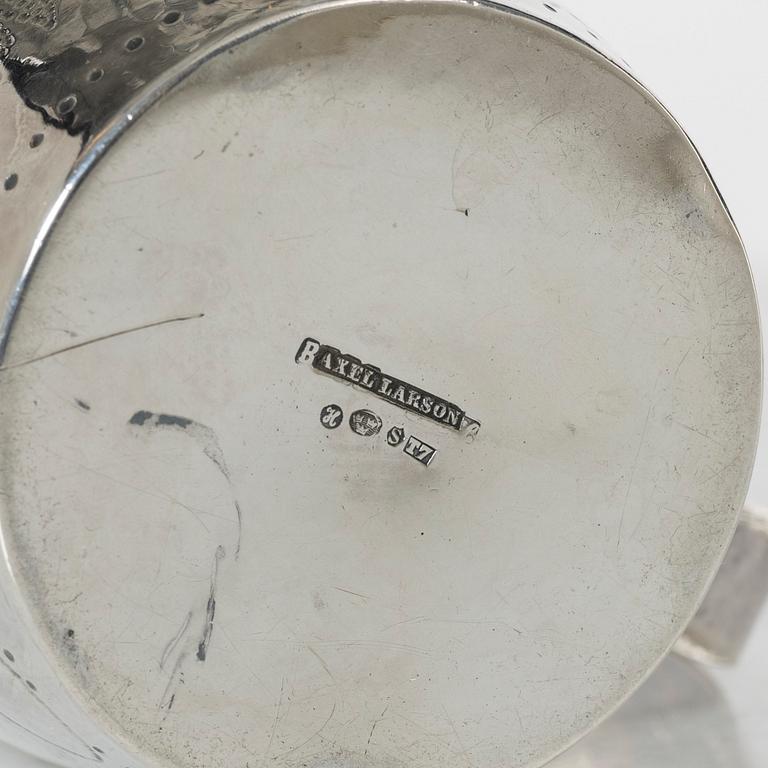 Mugg, silver, svensk importstämpel Axel Larson, Helsingborg 1921.