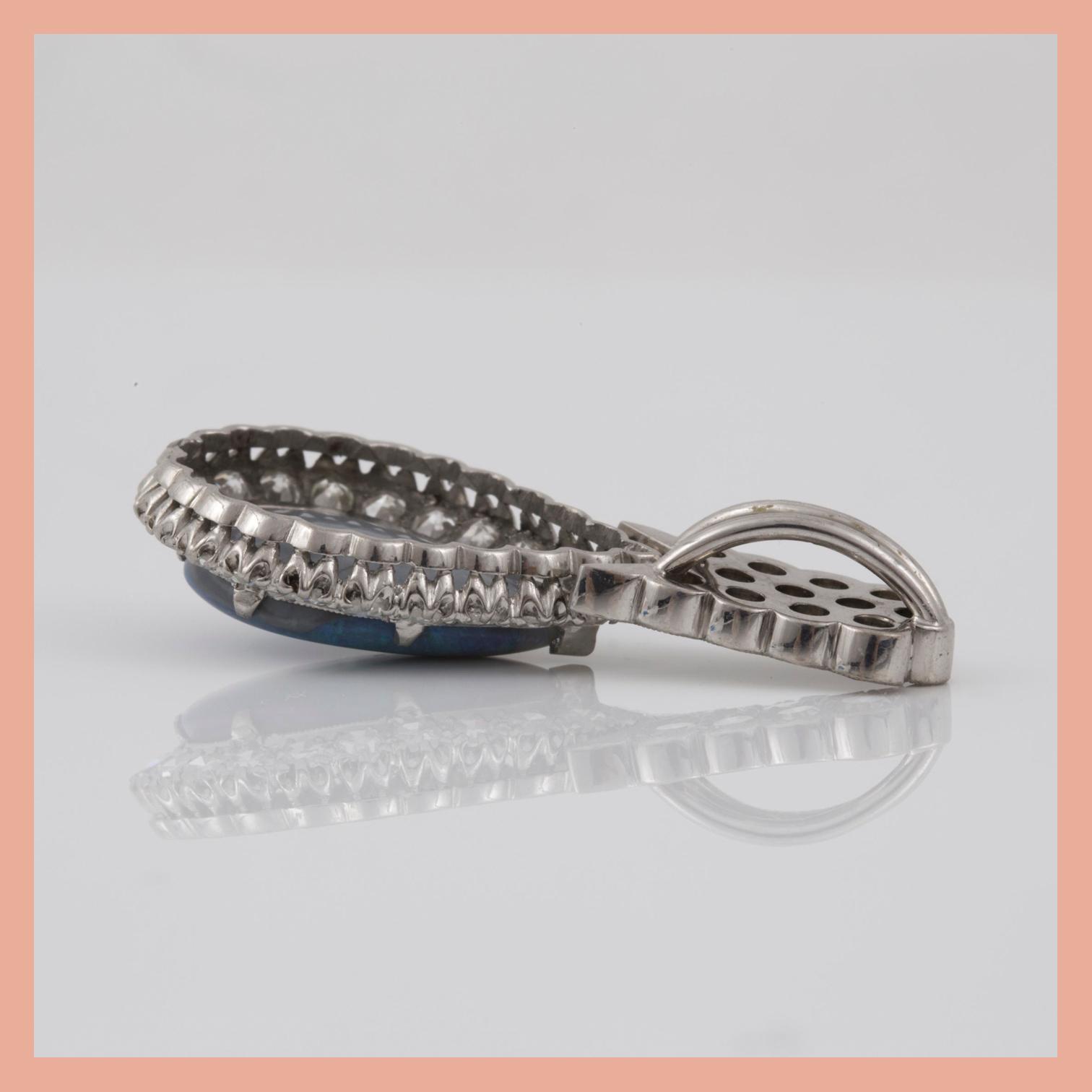 HÄNGE med opal ca 3ct samt åttkantsslipade diamanter totalt ca 1.00 ct.