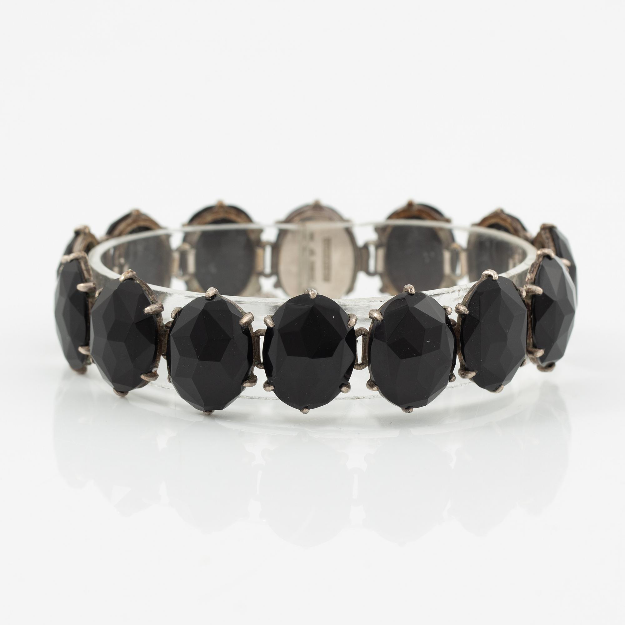 Armband silver med onyx.