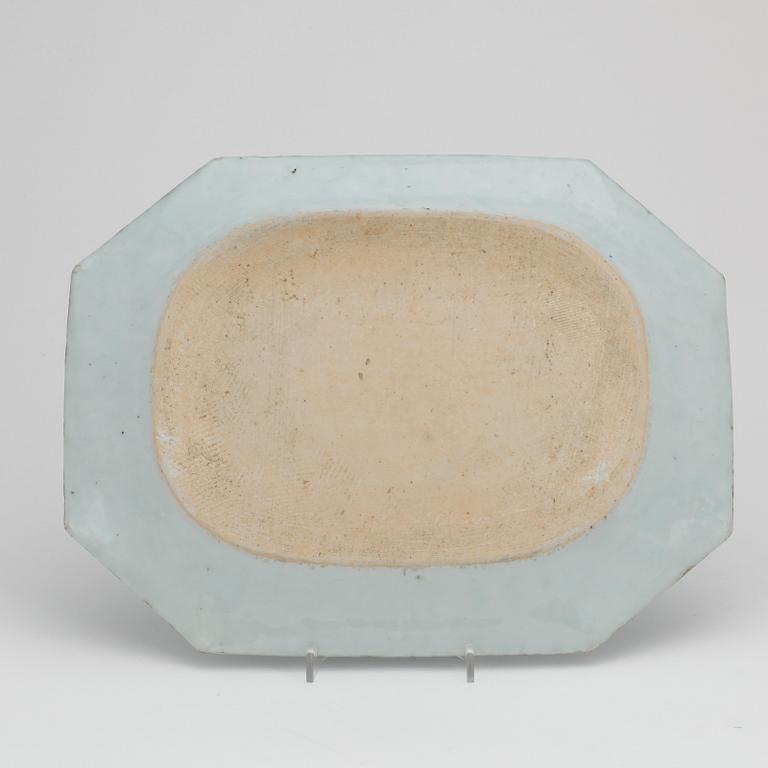 STEKFAT, porslin, Kina, Qianlong 1736-1795.