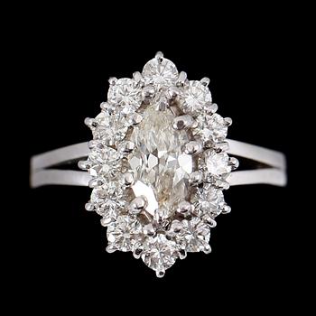 RING, platina, briljant och marquiseslipade diamanter tot ca 1.78 ct.
