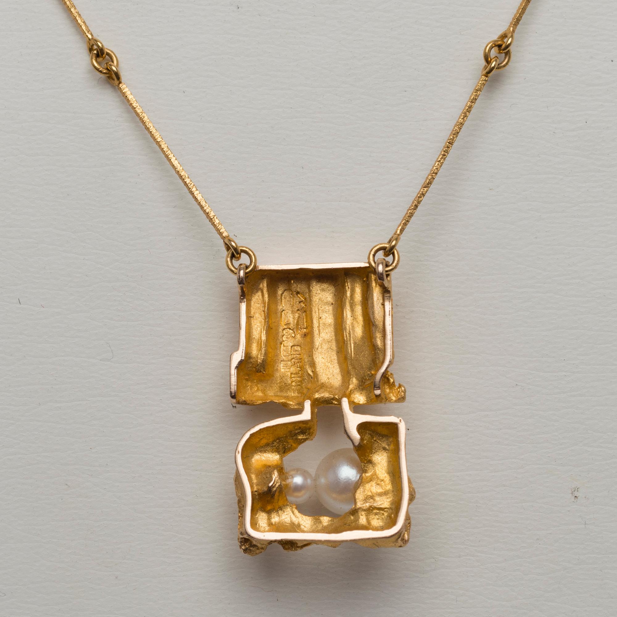 A NECKLACE, 14K gold, cultured pearls. Björn Weckström, Lapponia, Helsinki.