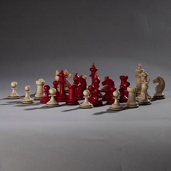 SCHACKPJÄSER, 32 st, ben, 1900-talets början.