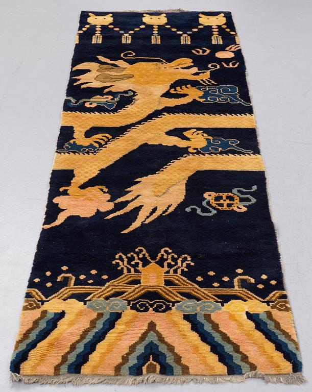 PILLAR RUG, an old Chinese, possibly Ningxia, ca 236,5-237 x 76,5 cm (as well as ca 1 cm flat weave at the ends).