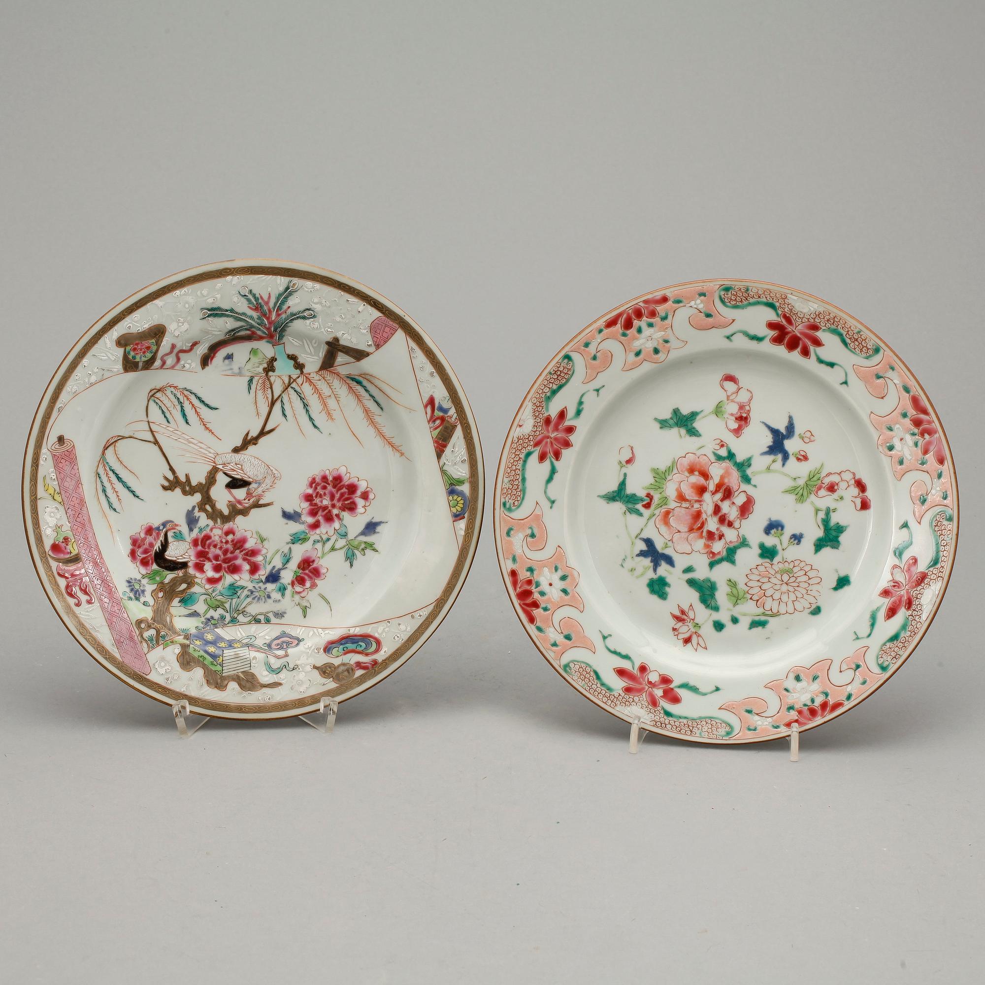 TALLRIKAR, 2+1, porslin, Qianlong, Kina 1700-tal.