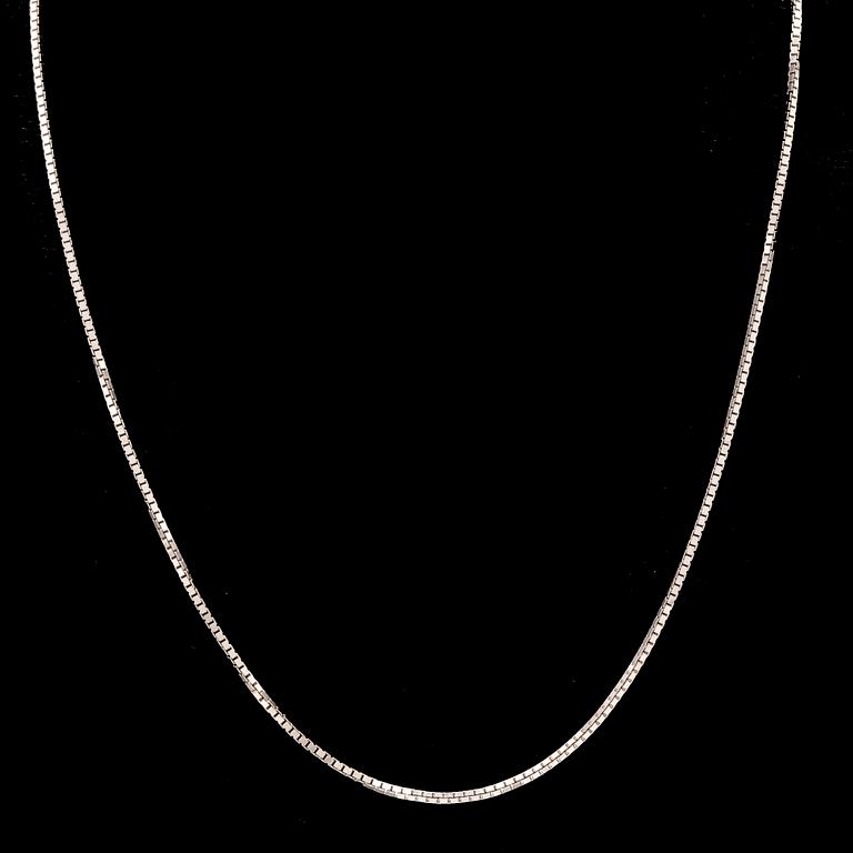An 18K white gold venezia necklace.