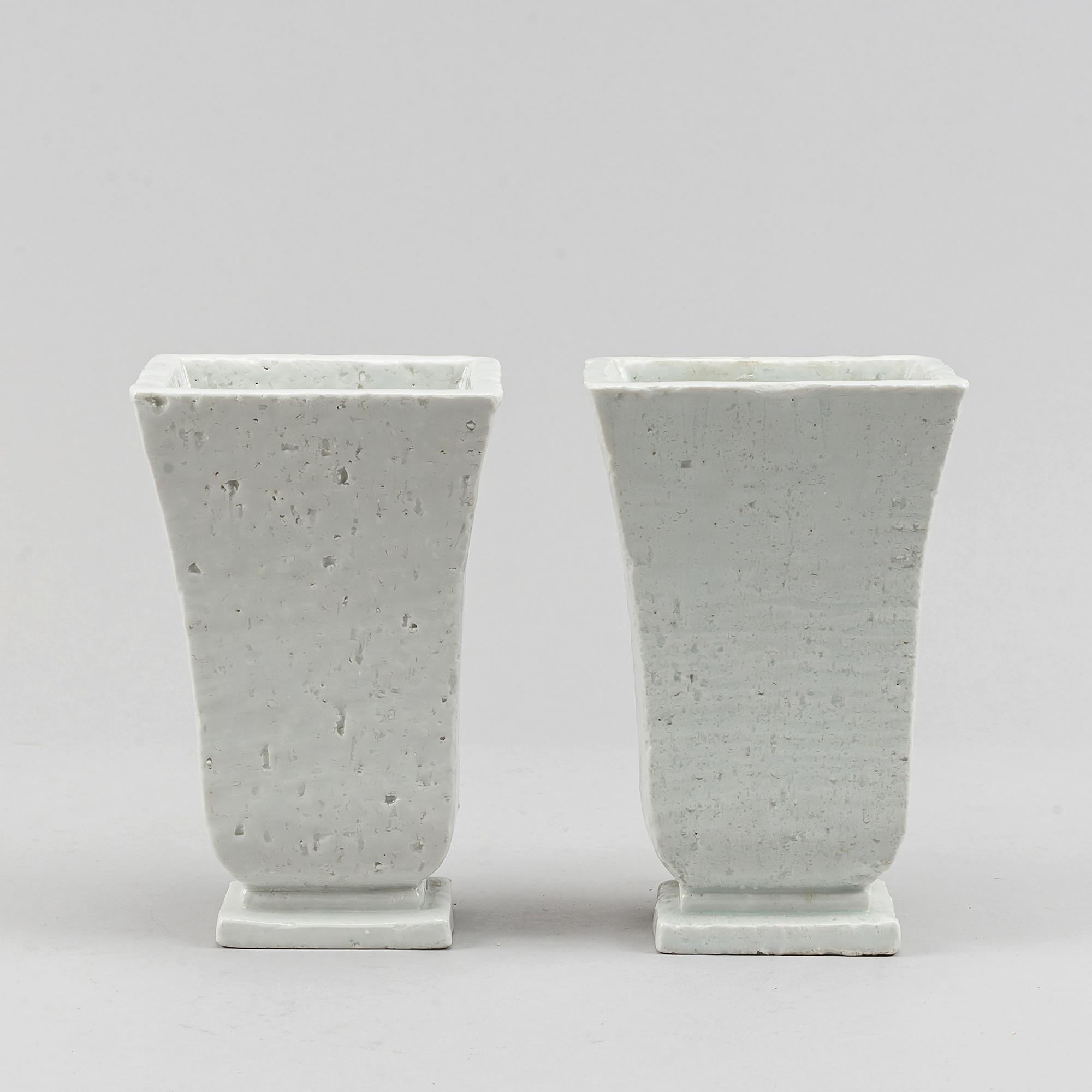 Gunnar Nylund, a pair of two stoneware vases, Röstrand, Sweden.