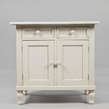 KOMMOD, omkring sekelskiftet 1800/1900.