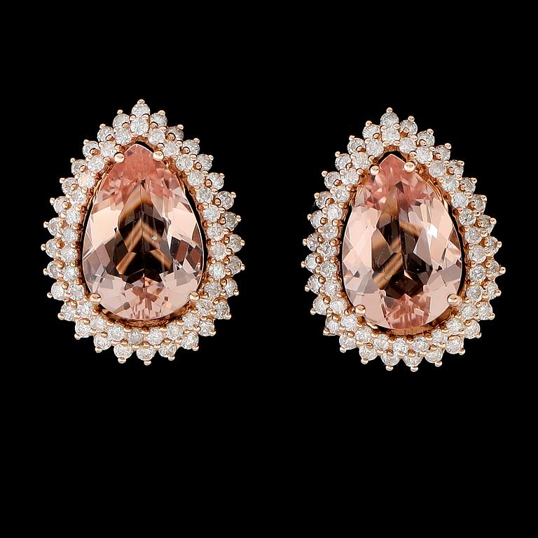 ÖRHÄNGEN, 1 par, 18K roséguld, rosa morganiter tot ca 6.35 ct, diamanter tot ca 1.27 ct.