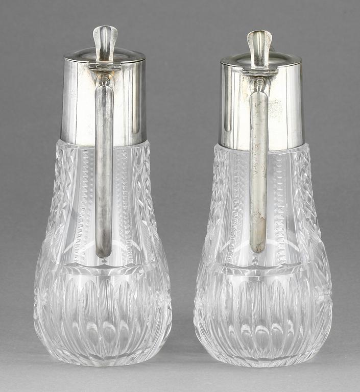 KANNOR, ett par, glas och nysilver, GAB, 1900-talets början.