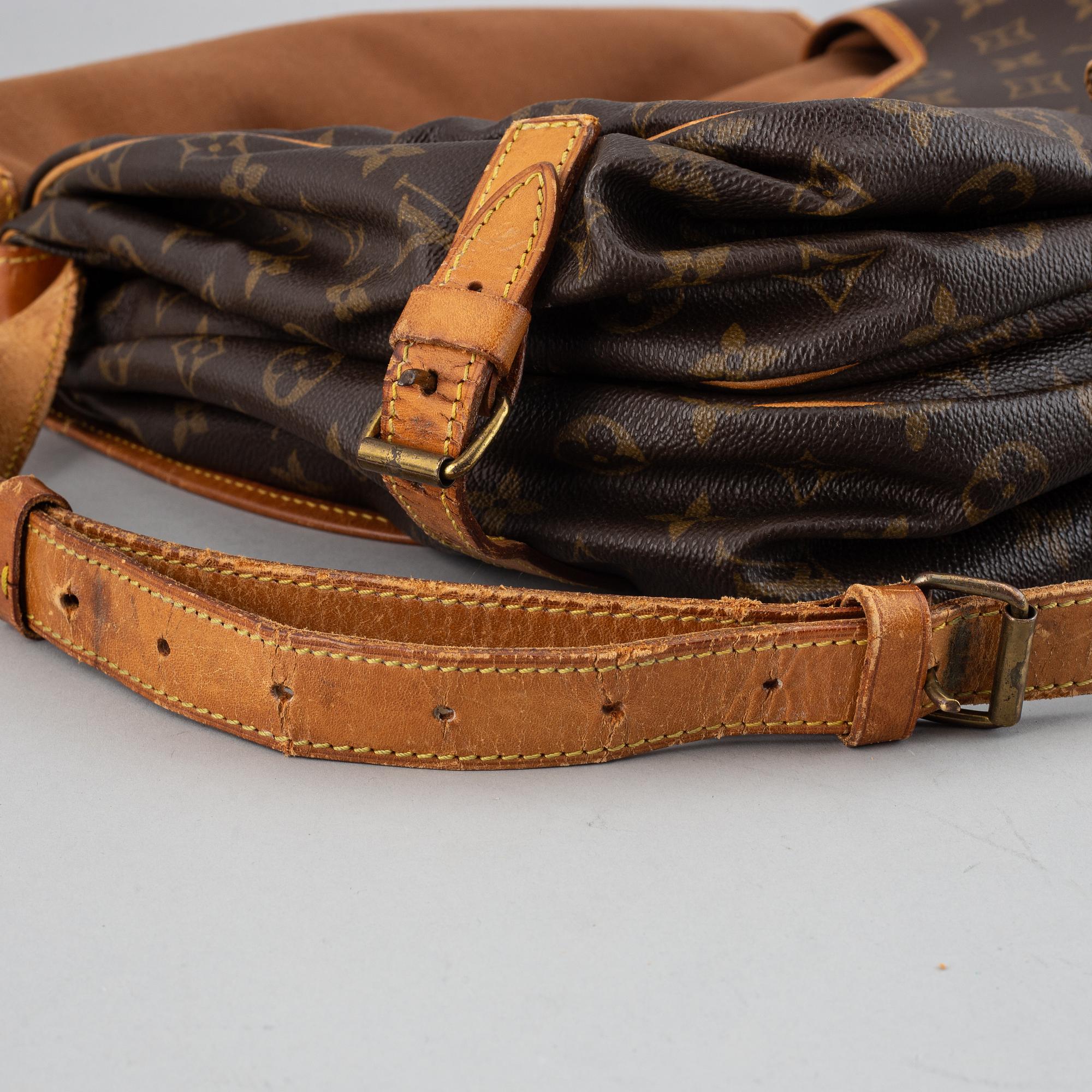 LOUIS VUITTON, a 'Saumur 35' bag.