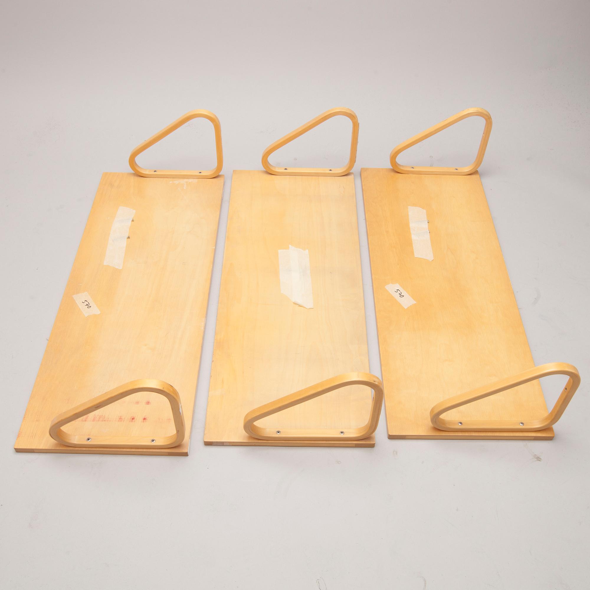 HYLLOR, 3 st, modell 112A, Alvar Aalto, Artek, 1900-talets sista kvartal. Modellen formgiven 1936.