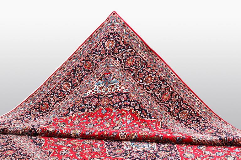 A carpet, Kashan, ca 384 x 295 cm.