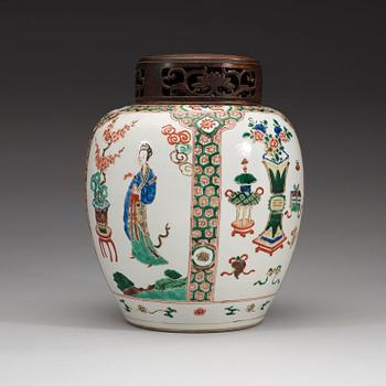 A famille verte jar, Qing dynasty (1644-1912).