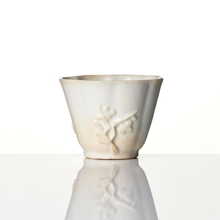 A set of three blanc de chine cups, Qing dynasty, Kangxi (1662-1722).