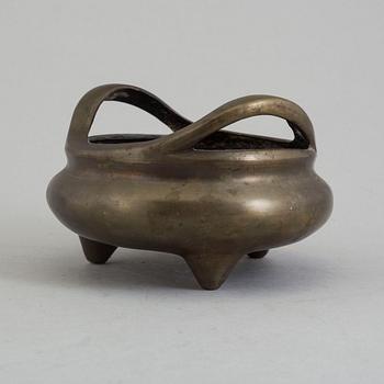 A Chinese bronze incense burner, 20th century.