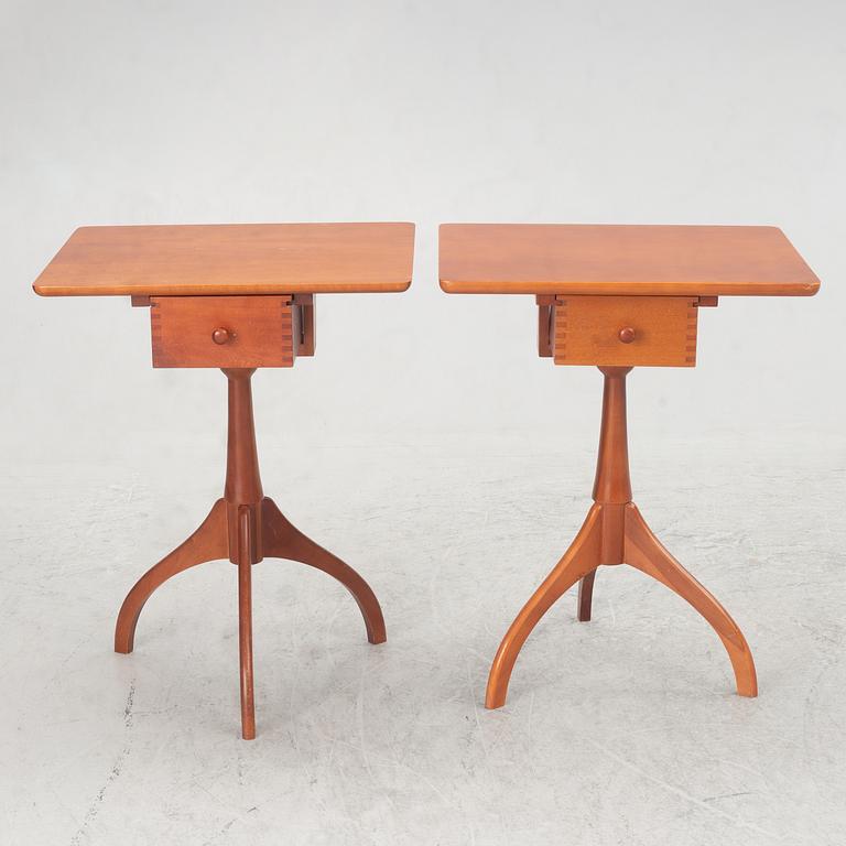A pair of Shaker-style bedside tables, modern manufacturing.