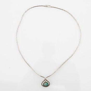 Necklace, 18K white gold with opal and brilliant-cut diamonds.
