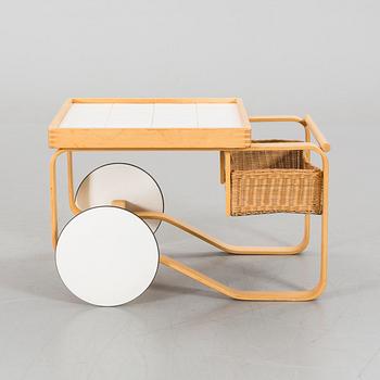 ALVAR AALTO, serveringsvagn, modell 900, Artek, Finland, modell formgiven 1937. 1900-talets andra hälft.