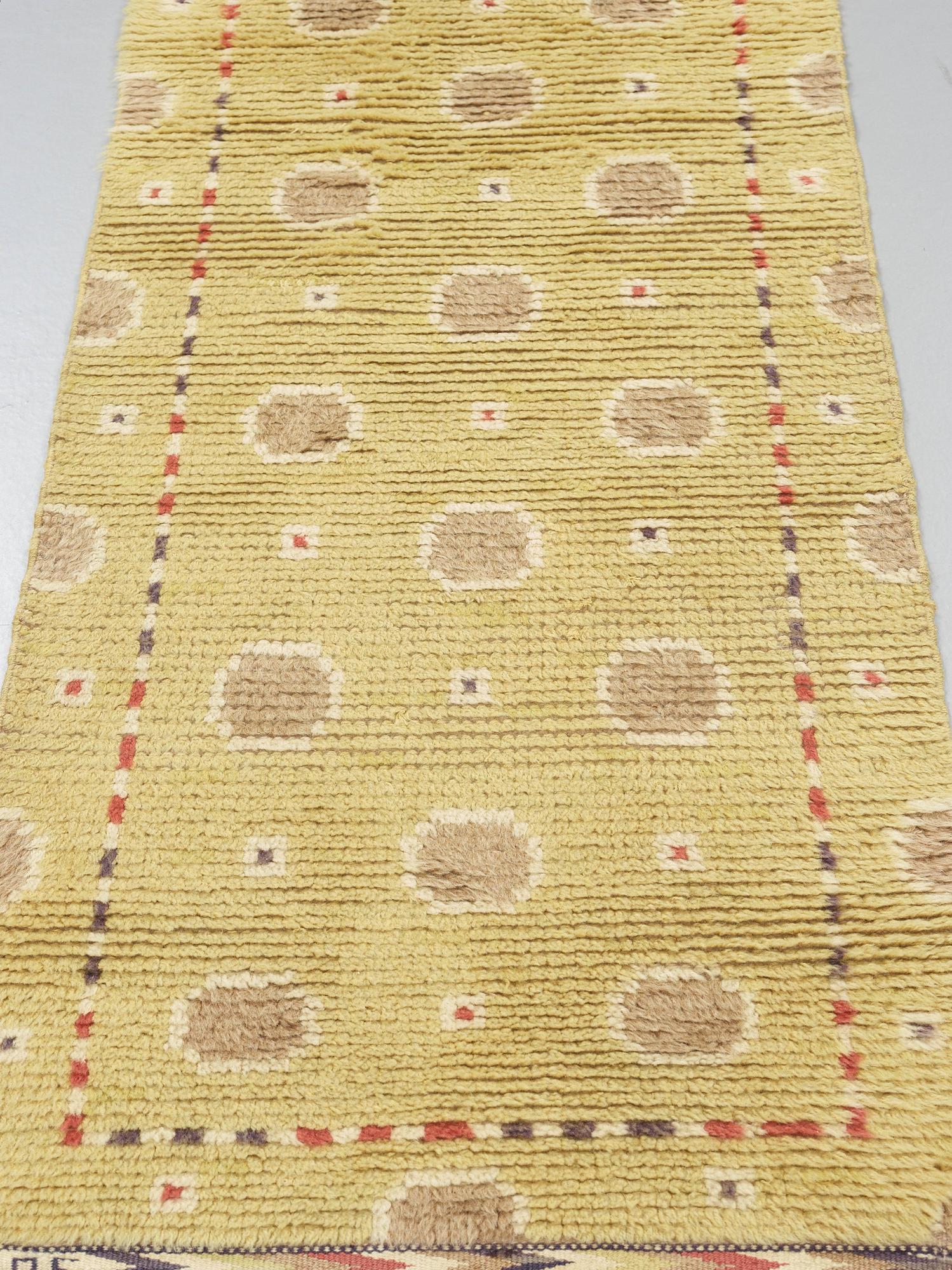 Märta Måås-Fjetterström, MATTA. "Gulrundeln". Rya. 189 x 81,5 cm. Signerad AB MMF.
