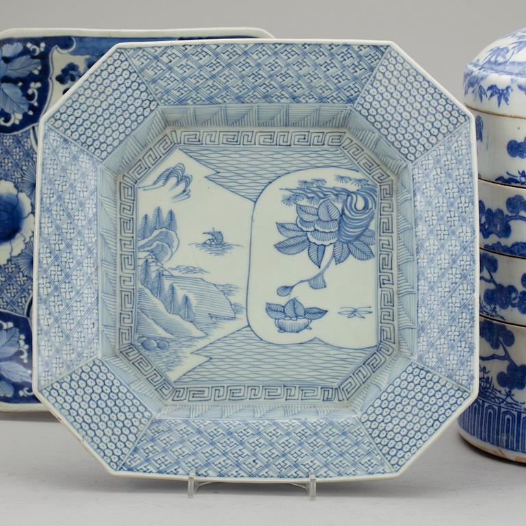 PARTI PORSLIN, 4 delar. Japan, 1900-talets första hälft.