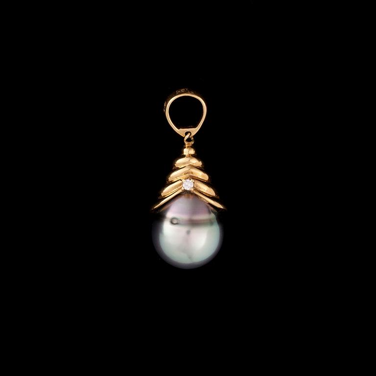 HÄNGE, 18K guld, pärla, diamant. Vikt ca 3,7 g.