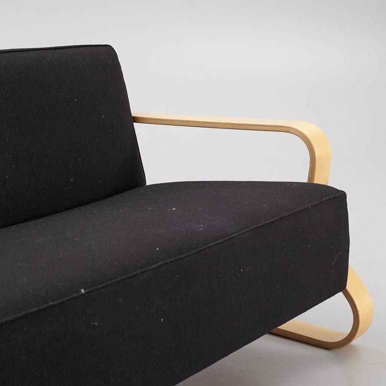 Alvar Aalto, a model 544 sofa, Artek, Finland, late 20th century.